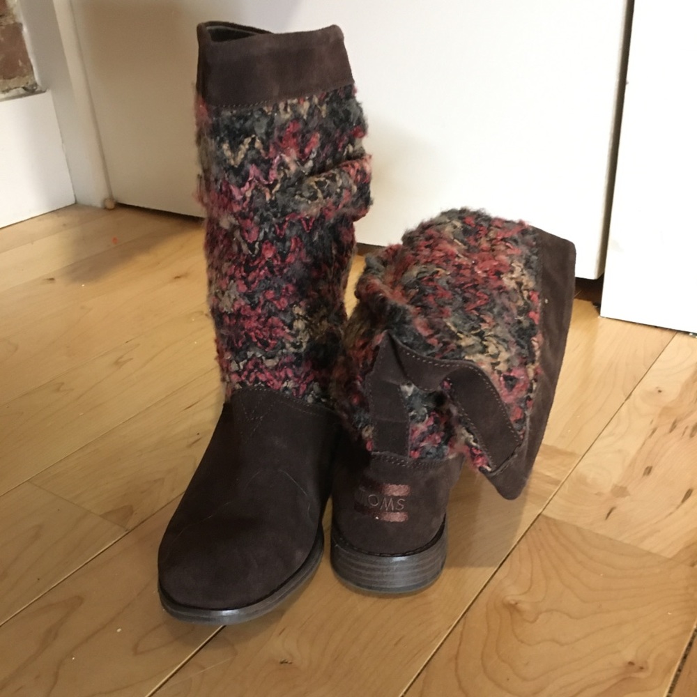 TOMS boots size 7